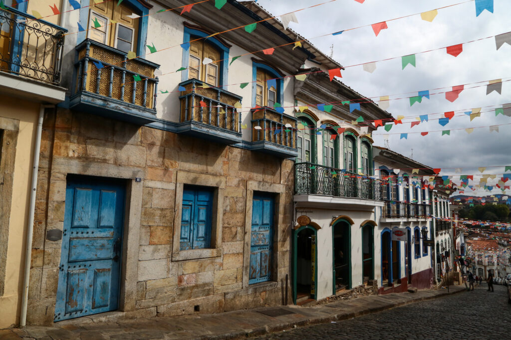 INESQUECÍVEL RUA CONDE DE BOBADELA OU RUA DIREITA