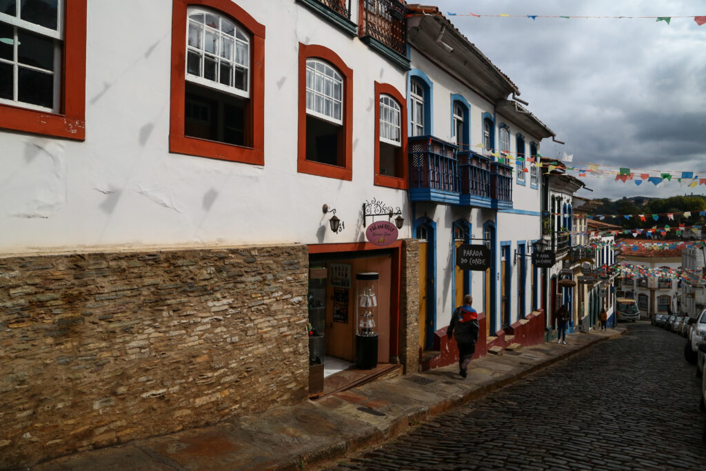 INESQUECÍVEL RUA CONDE DE BOBADELA OU RUA DIREITA