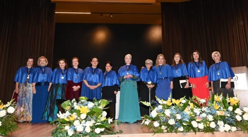 Academia Feminina Mineira de Letrasem evento de grande gala