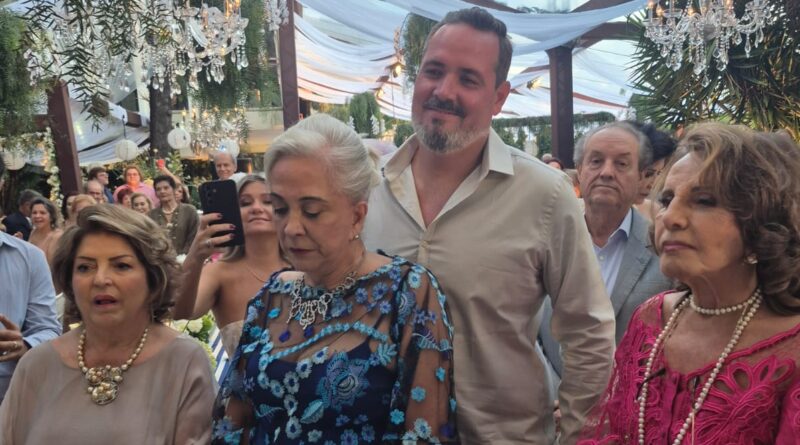 Maria Elvira e Marcello Abi Saber celebram o amor em pôr do sol na Pampulha Maria Elvira e Marcello Abi Saber celebram o amor em pôr do sol na Pampulha